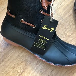 NEW w/ Tags Seven7 Duck Boots